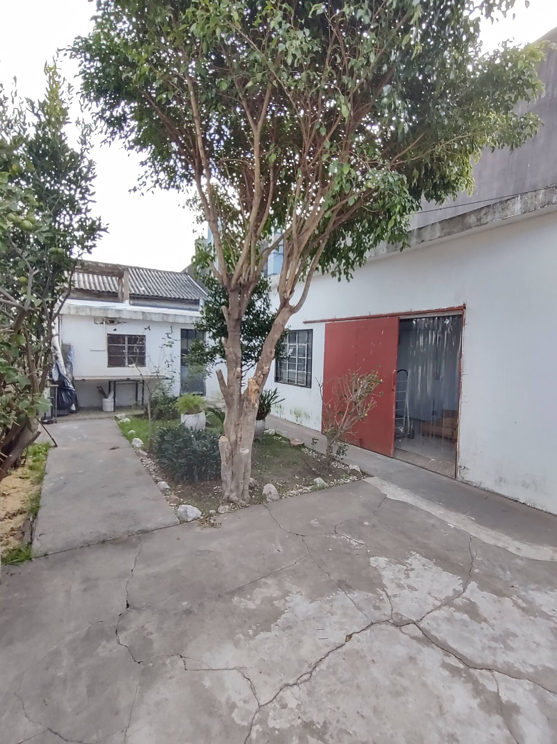 Venta casa 4 amb. cochera galpón usos varios Munro