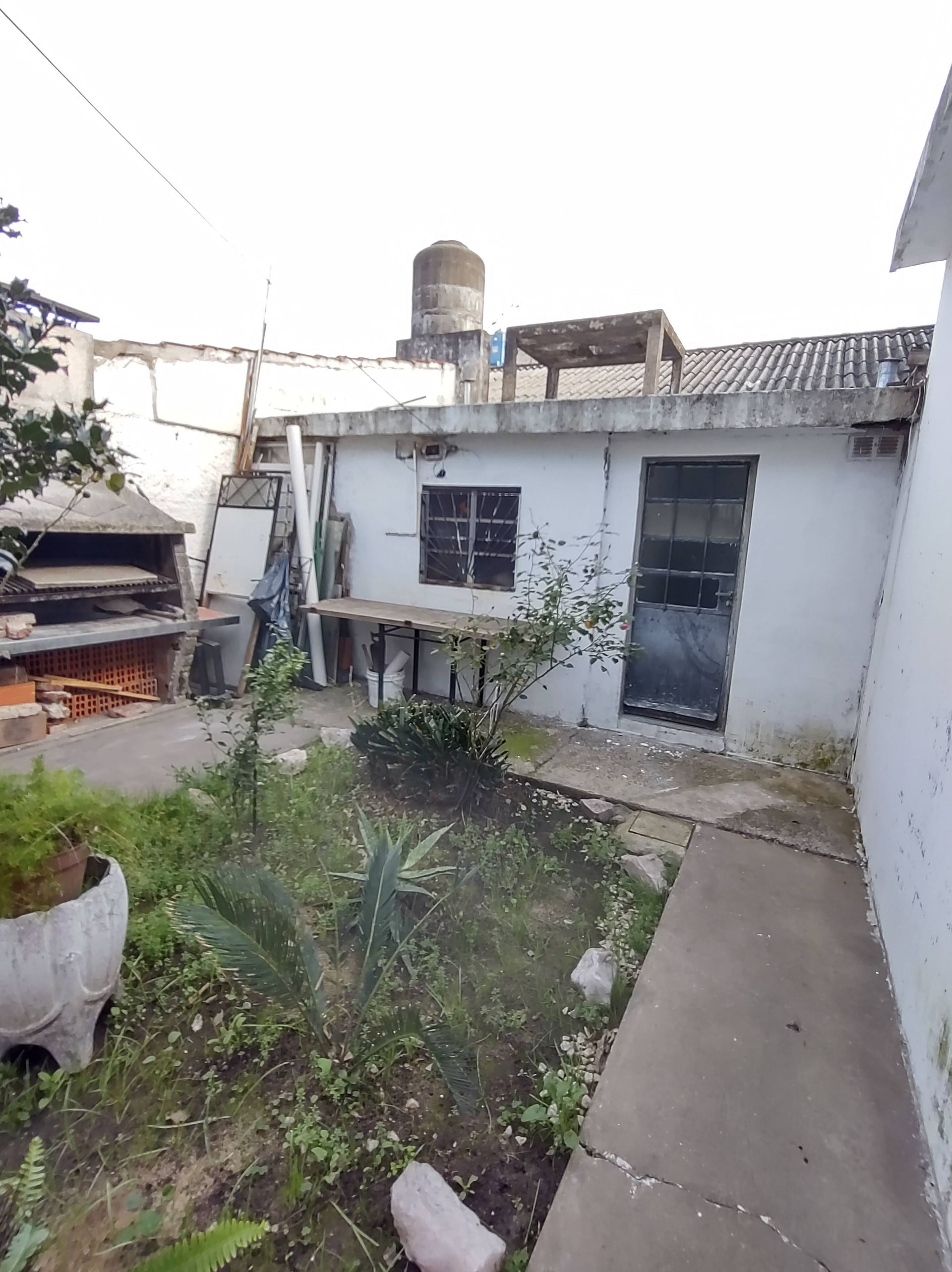 Venta casa 4 amb. cochera galpón usos varios Munro