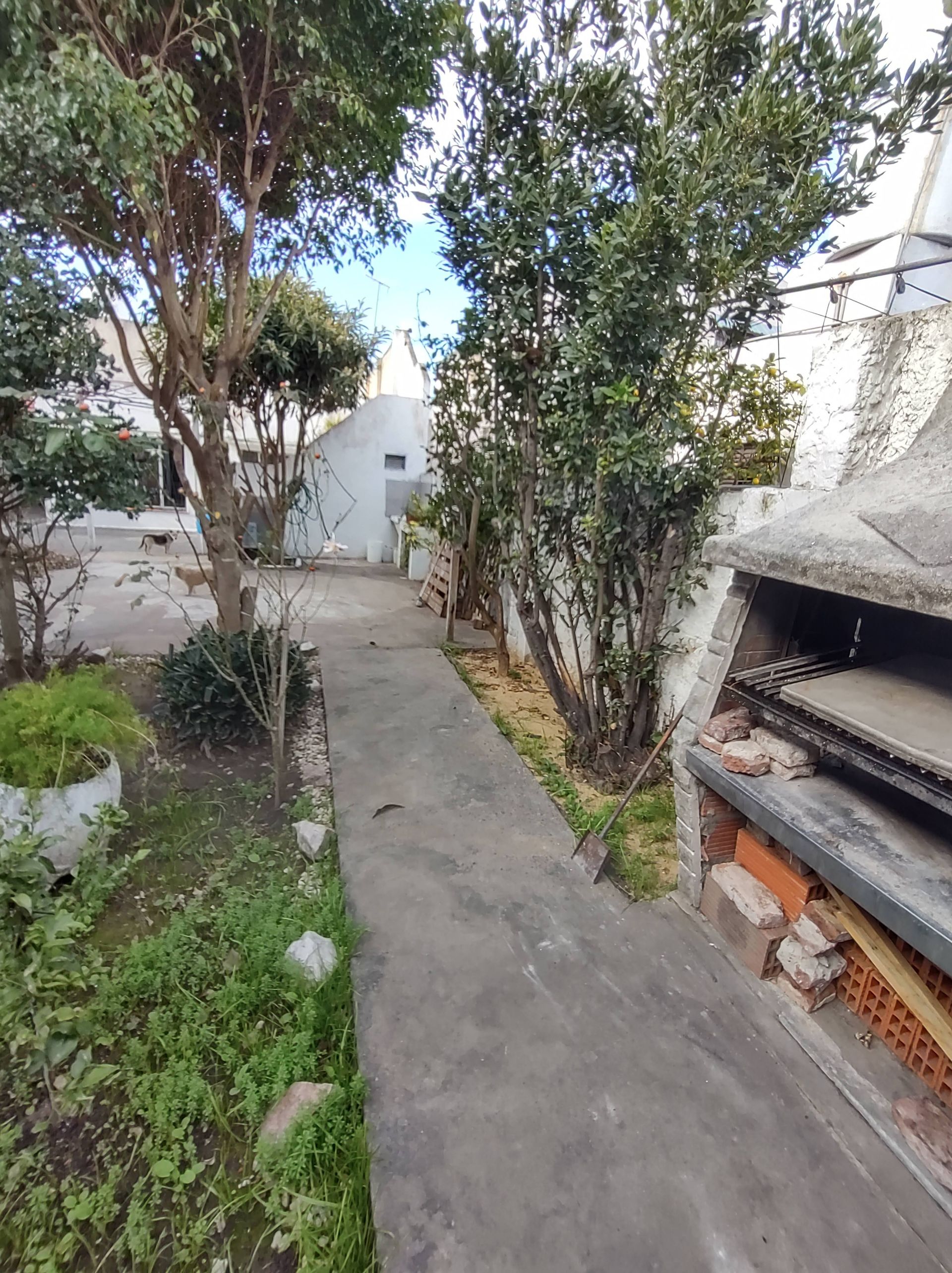 Venta casa 4 amb. cochera galpón usos varios Munro