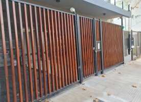 Victoria Sale – 2 Rooms, Garage, Bright Balcony