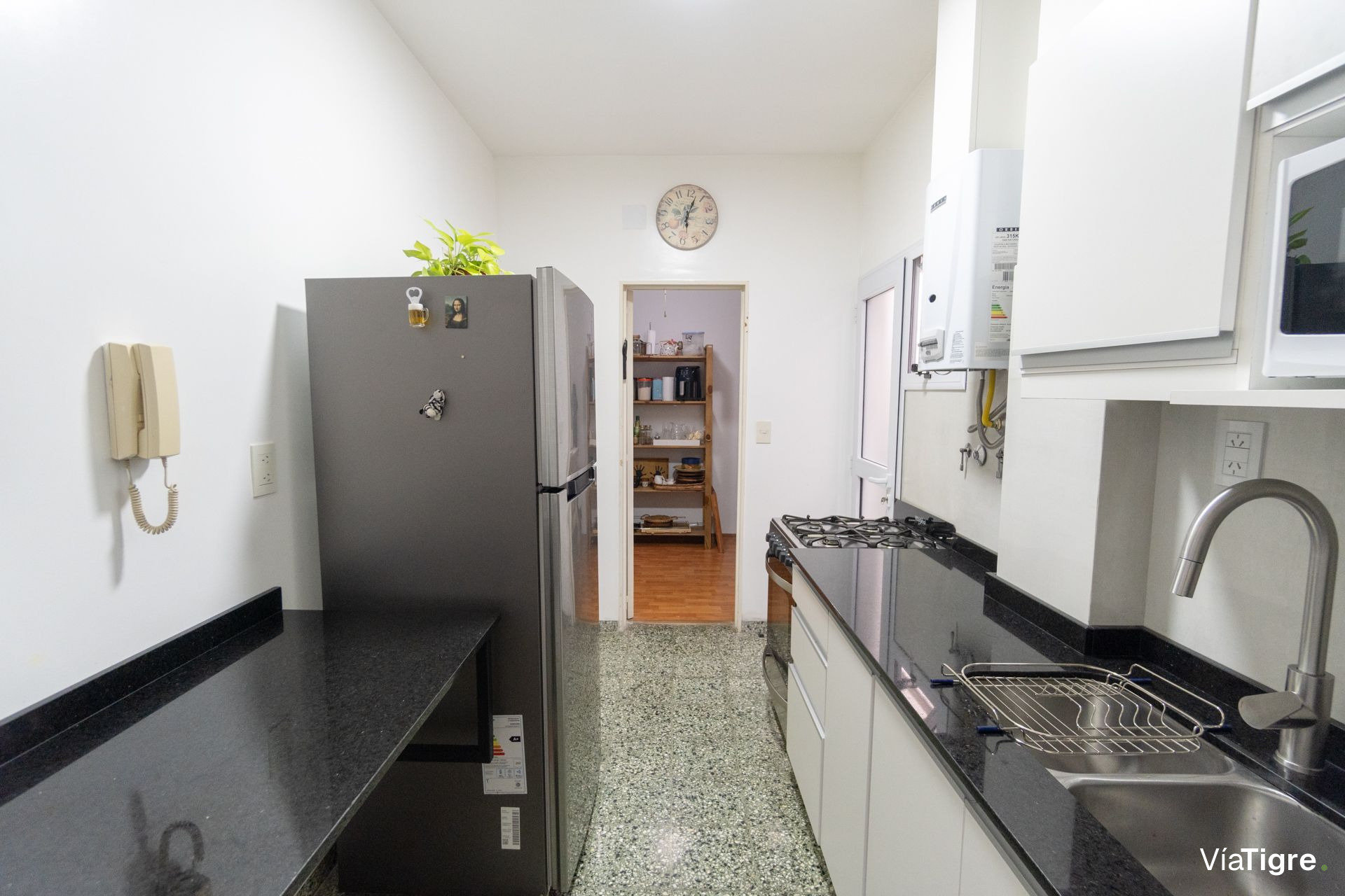 Departamento/PH 3 ambientes con jardín y parrilla.