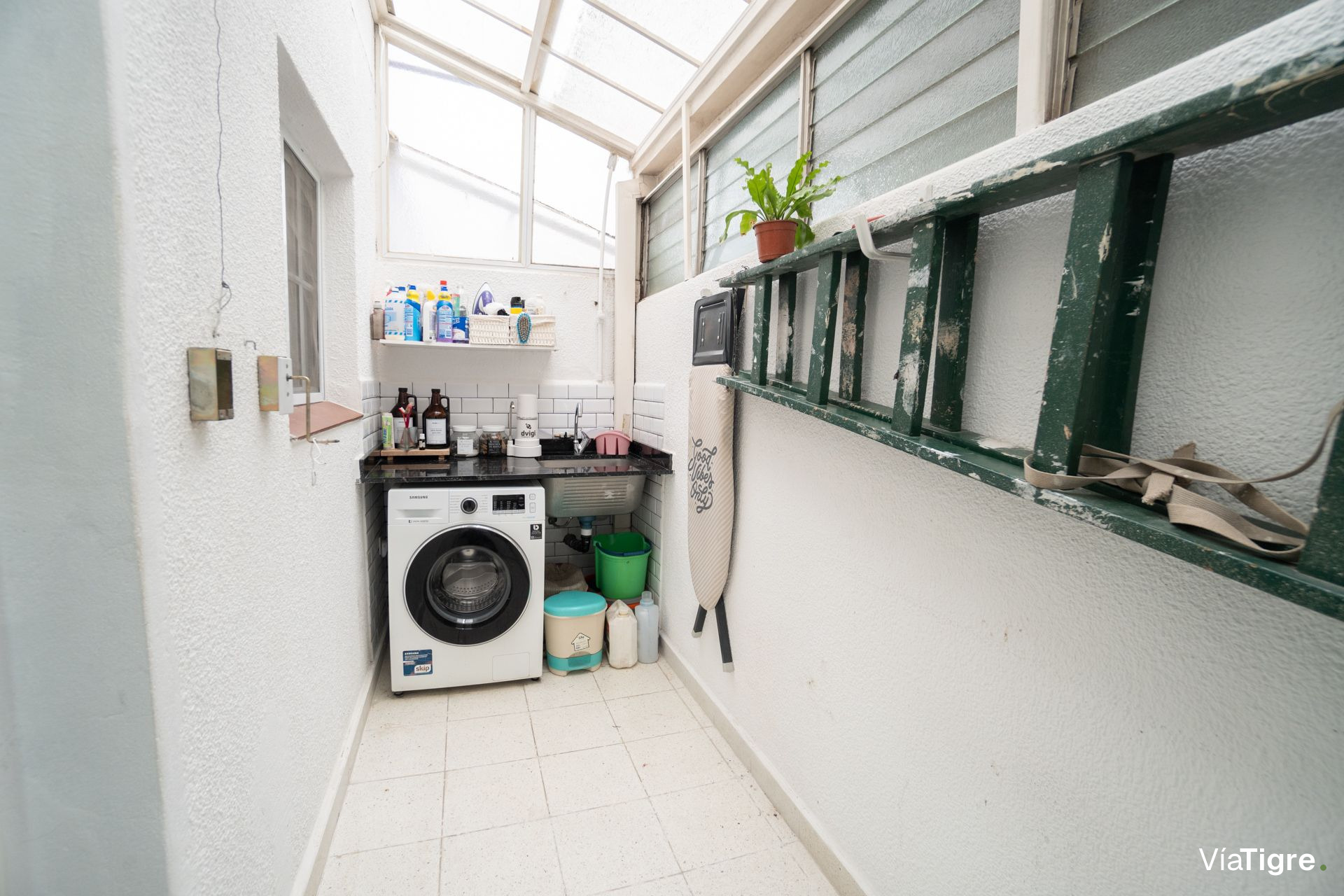 Departamento/PH 3 ambientes con jardín y parrilla.