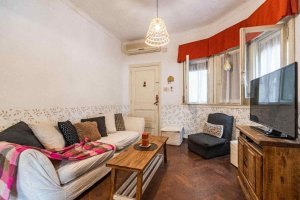 5-Room House for Sale with Garden in Victoria