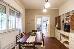 5-Room House for Sale with Garden in Victoria