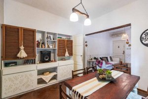 5-Room House for Sale with Garden in Victoria