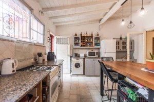 5-Room House for Sale with Garden in Victoria