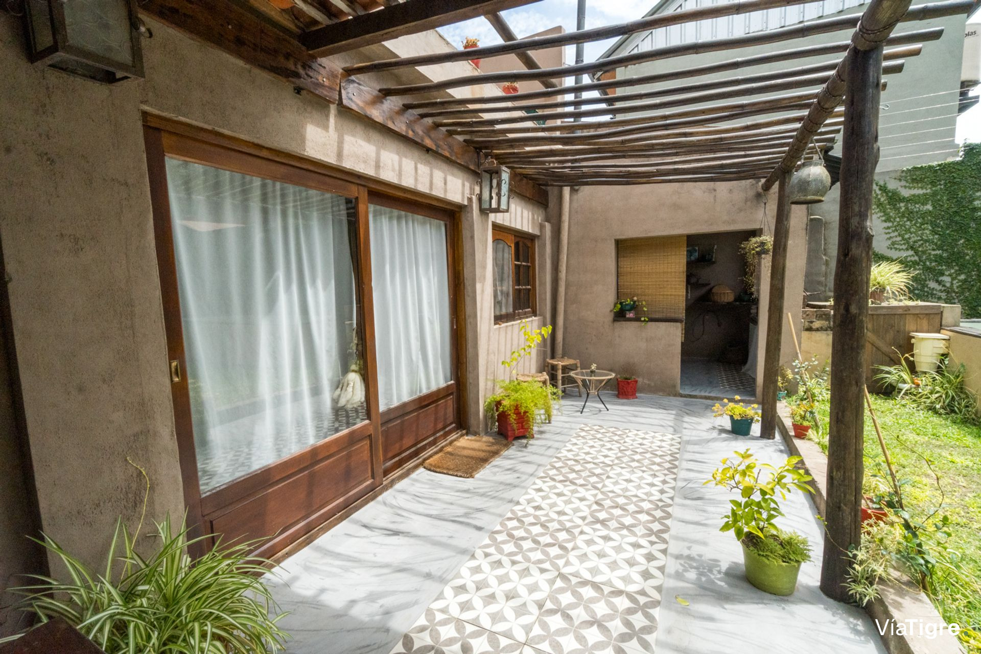 Venta casa estilo campo piscina jardin - Florida O