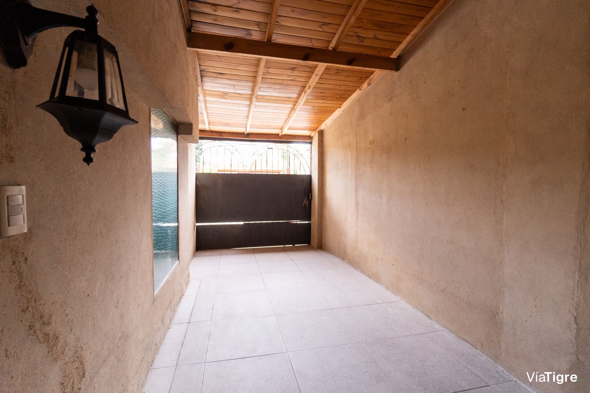 Venta casa estilo campo piscina jardin - Florida O