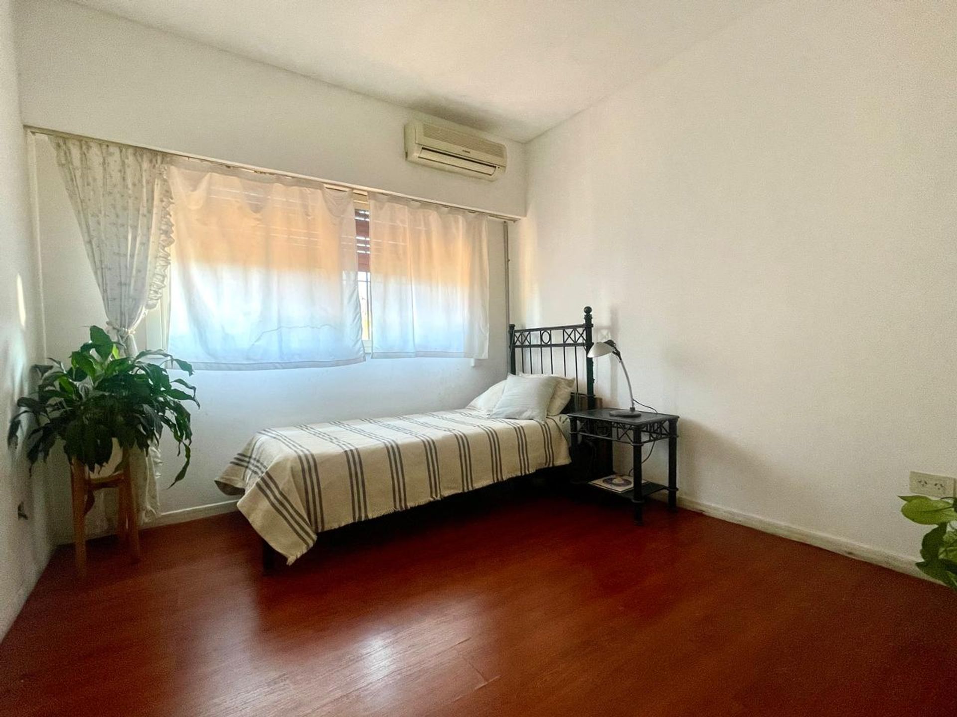Excelente Casa Dos Planta Con Parque Y Pileta