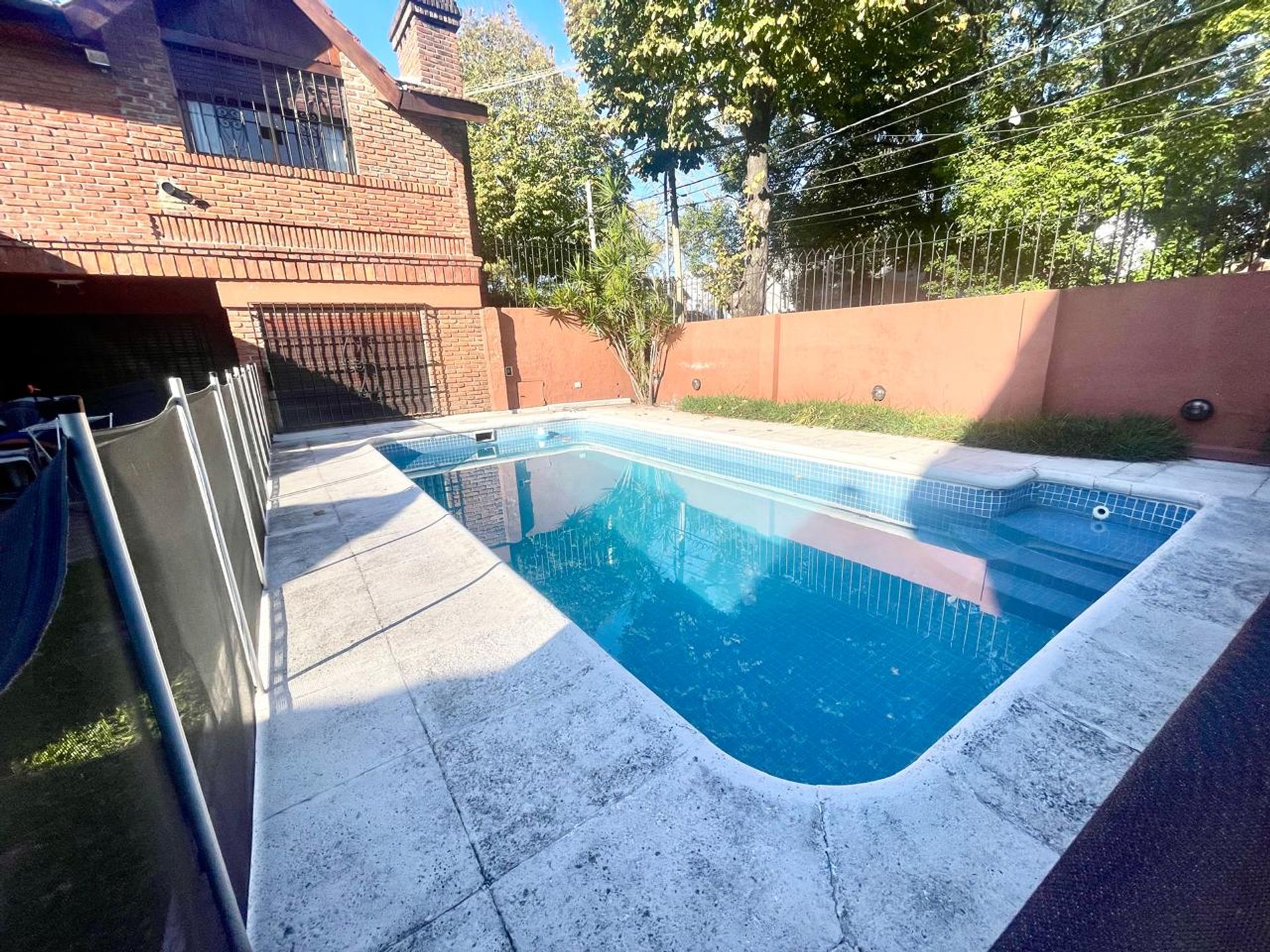Excelente Casa Dos Planta Con Parque Y Pileta