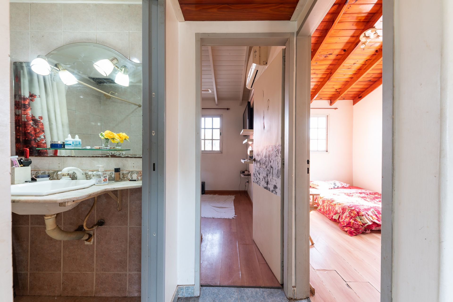 VENTA CASA 5 AMBIENTES + Depto EN VILLA MARTELLI