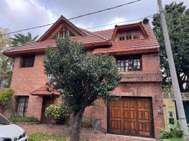 House for Sale – 7 Rooms with Garden in Florida