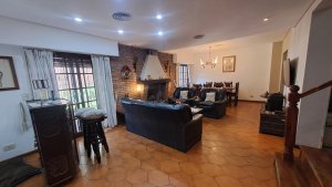 House for Sale – 7 Rooms with Garden in Florida