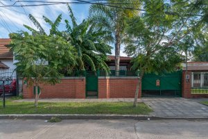 Venta Casa 4 Ambientes Jardin Troncos De Talar