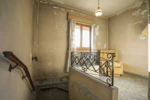 FOR SALE: 5-room Apartment to Refurbish Villa Adelina