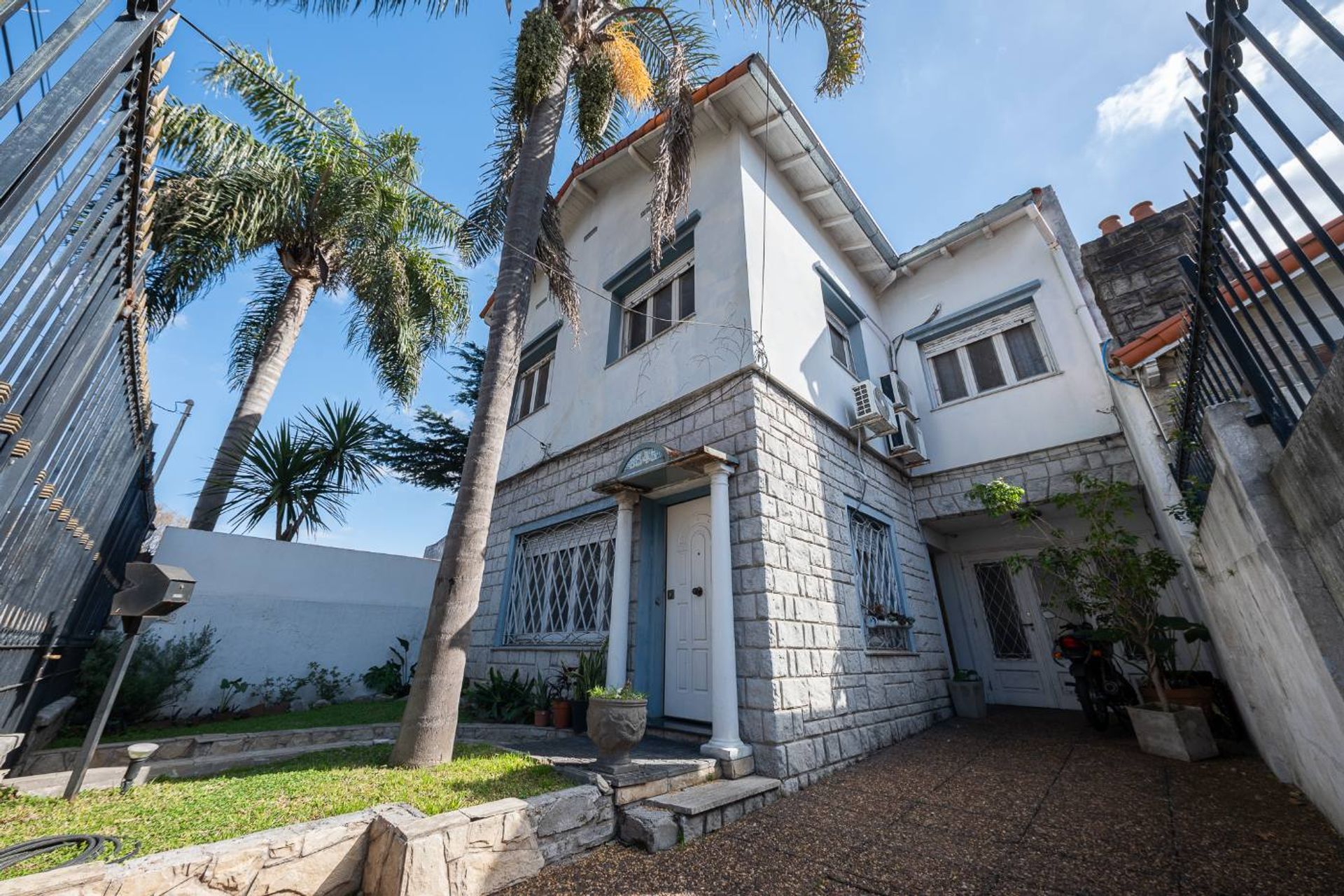 5-Room House for Sale with Garden, Florida
