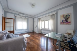 5-Room House for Sale with Garden, Florida