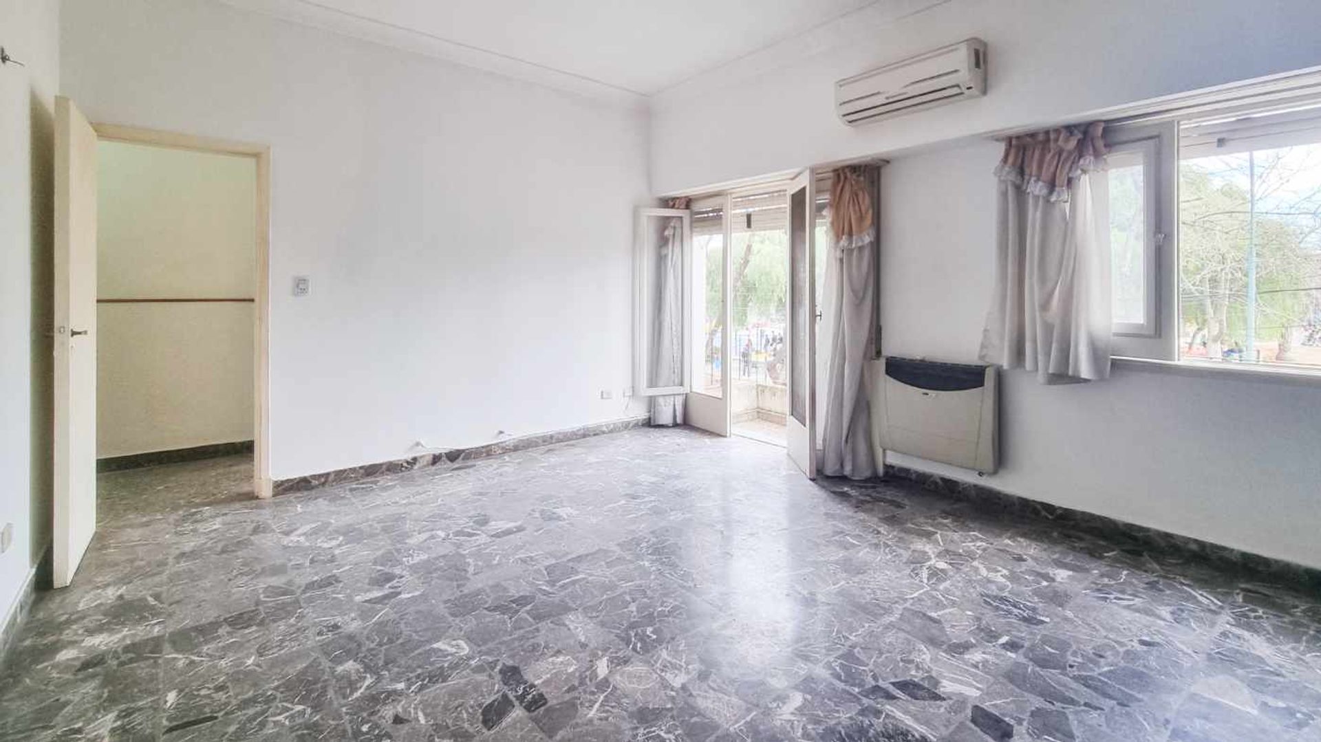 Venta PH 4 amb. quincho parrilla terraza permuta