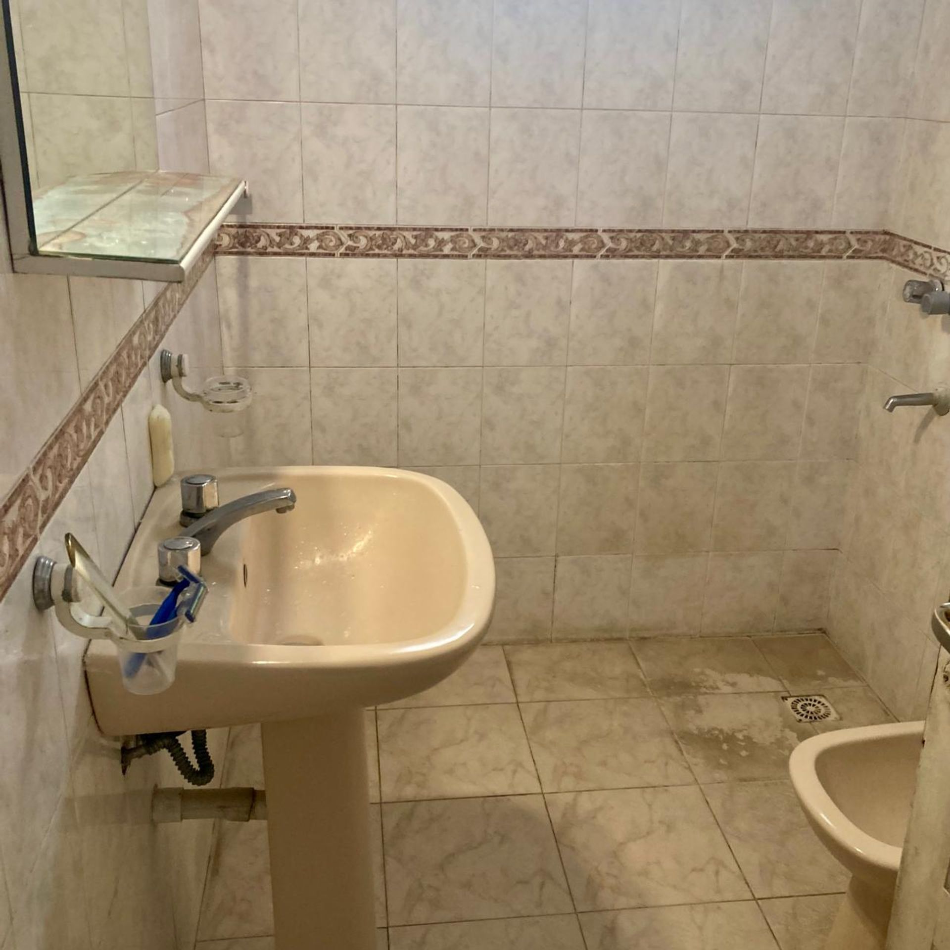 Venta Casa a Refaccionar, Florida Oeste, Centro