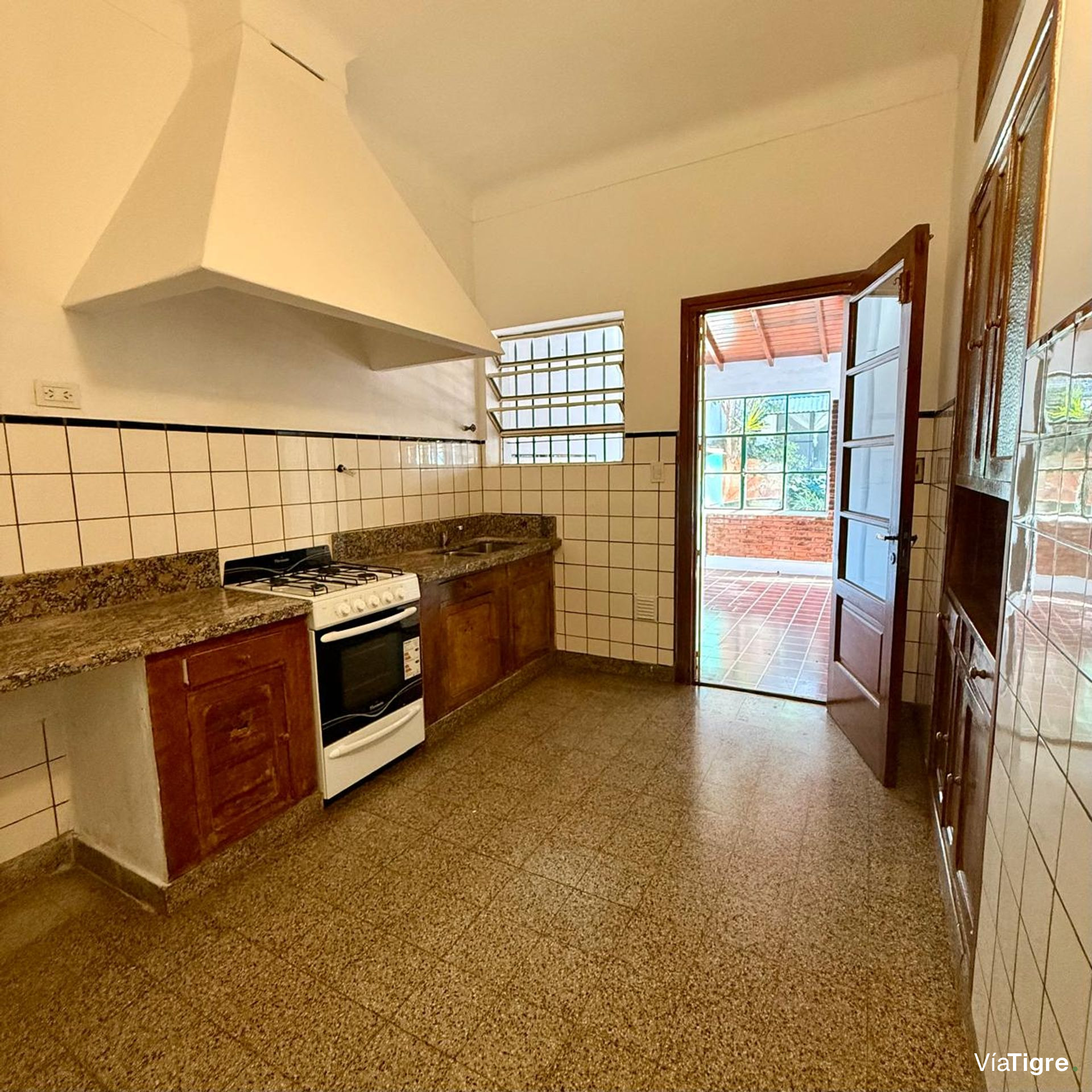 Venta casa multifamiliar en Olivos Barrio Golf
