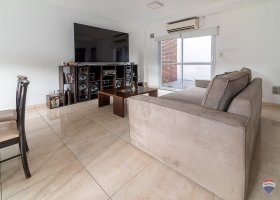 VENTA Casa 4 Amb. con Pileta Villa Adelina