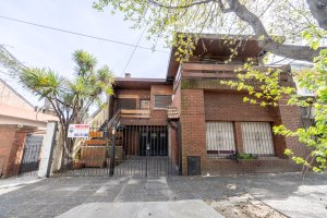 Casa En Venta En Victoria 400 M2 Con Jardin/Pileta