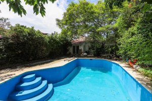 5-Room House for Sale with Garden and Pool – Martinez