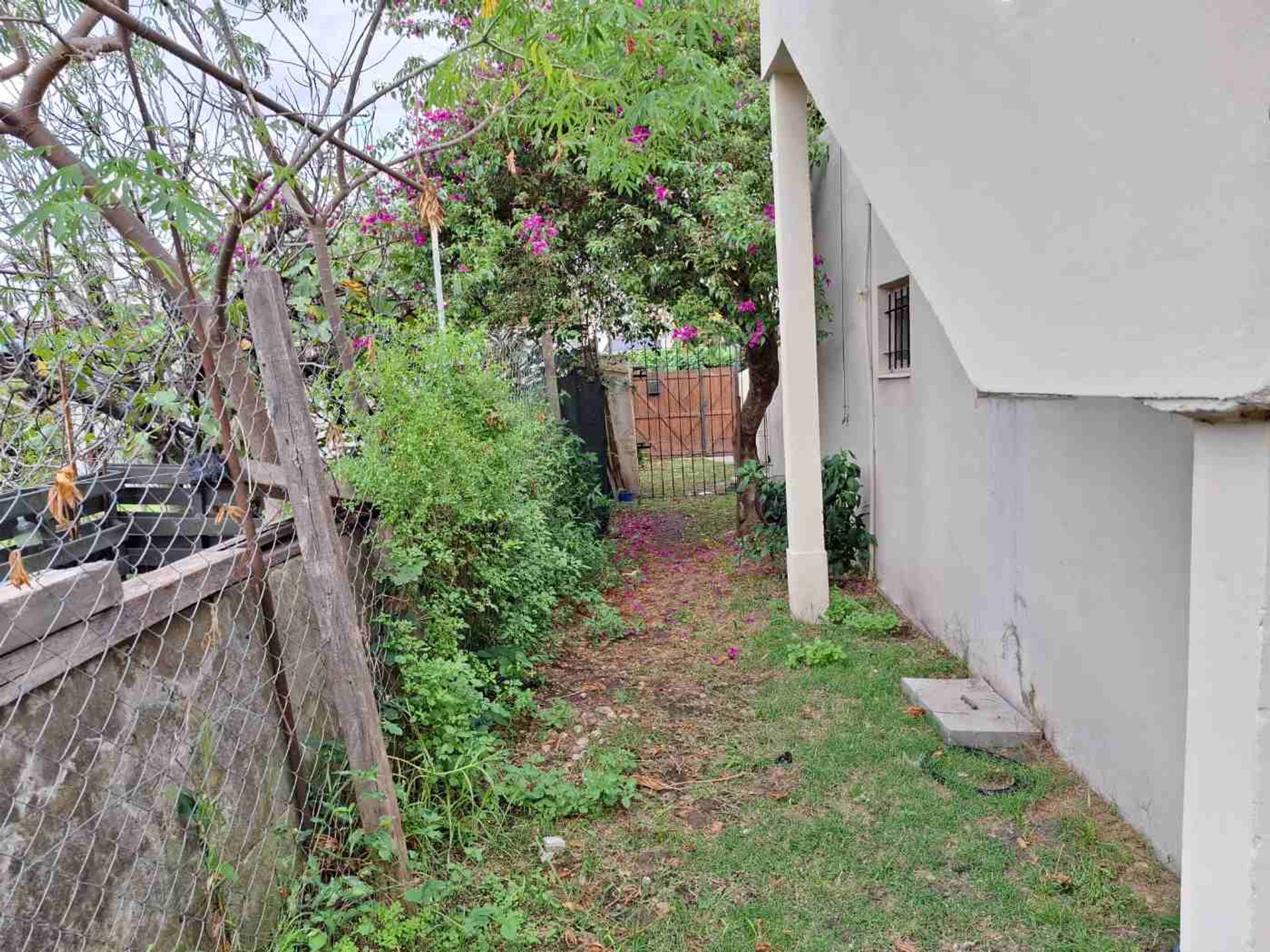 Venta Casa 3 Amb C/ Galpon Y Baño