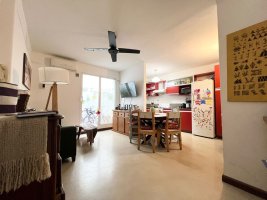 Apartment for Sale: 3 Rooms with Patio