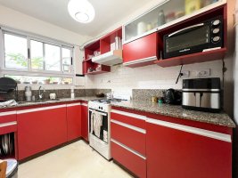 Apartment for Sale: 3 Rooms with Patio