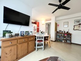 Apartment for Sale: 3 Rooms with Patio