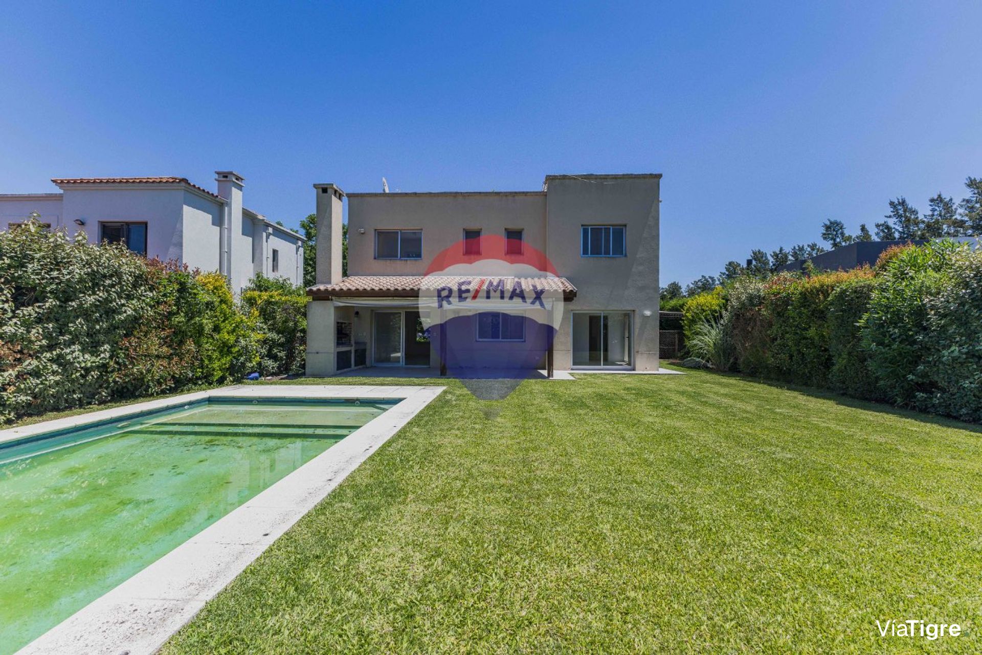 Venta casa 5 ambientes La Comarca interna A/crédt