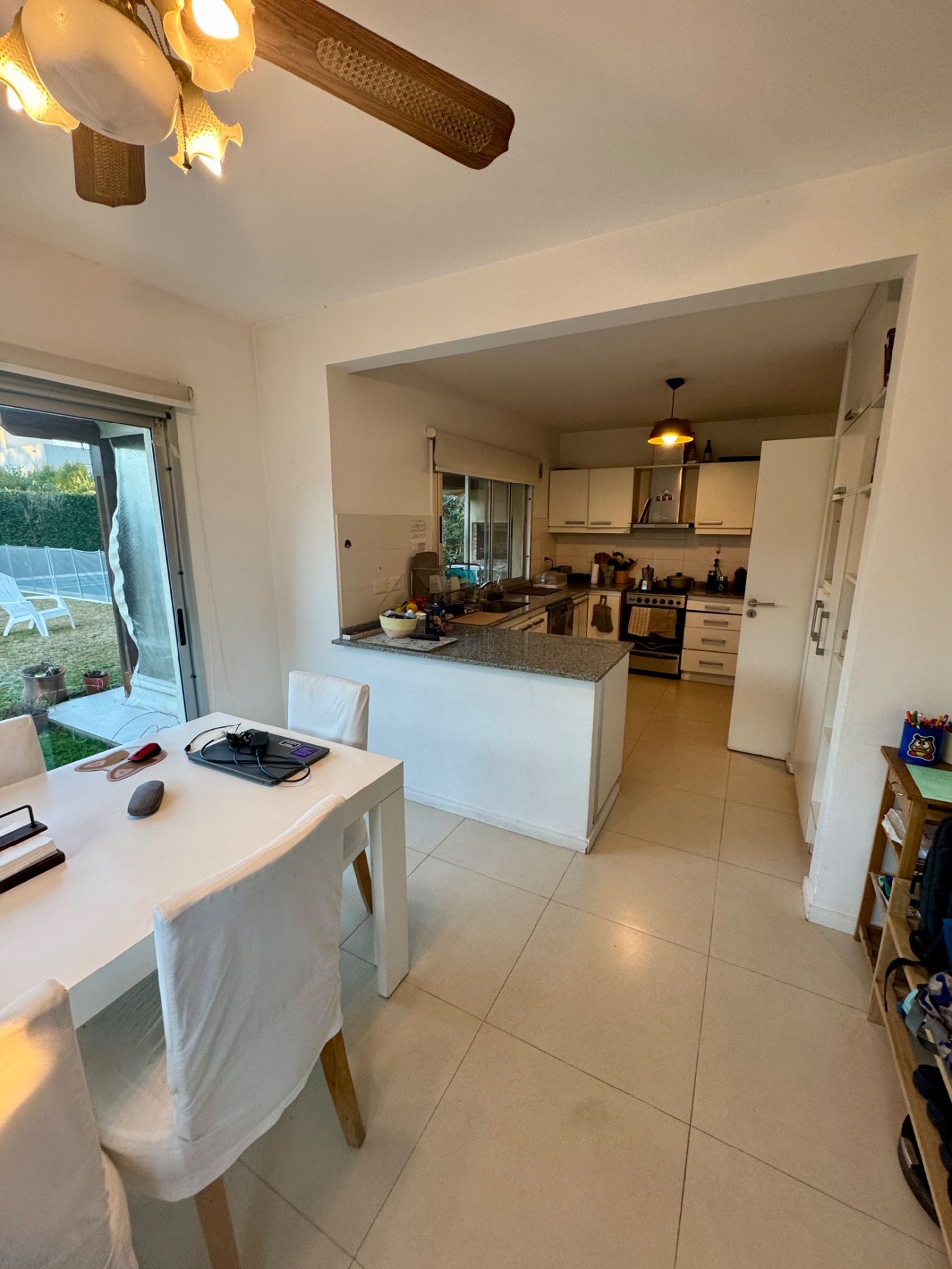 Venta casa 5 ambientes La Comarca interna A/crédt