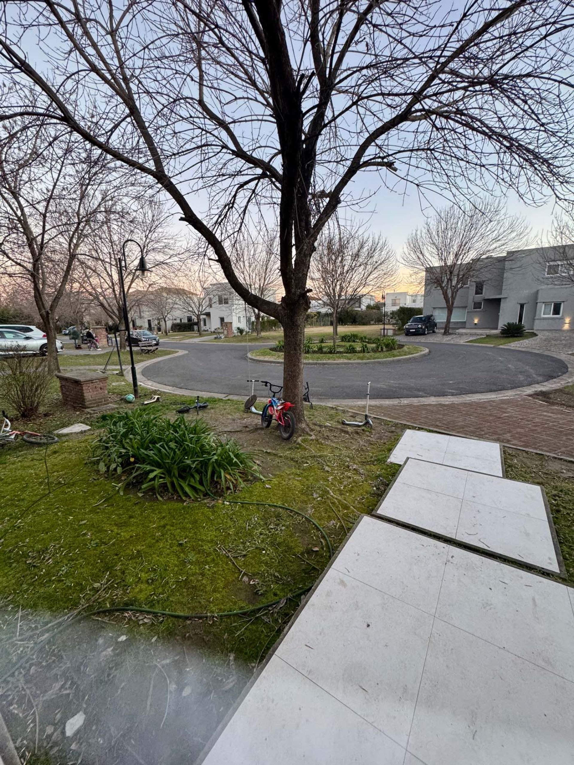 Venta casa 5 ambientes La Comarca interna A/crédt