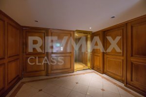 Apartment for Sale – 2 rooms, kitchen/carport, Martinez. Immaculate.