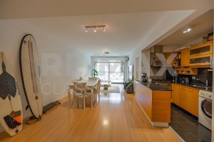 Apartment for Sale – 2 rooms, kitchen/carport, Martinez. Immaculate.