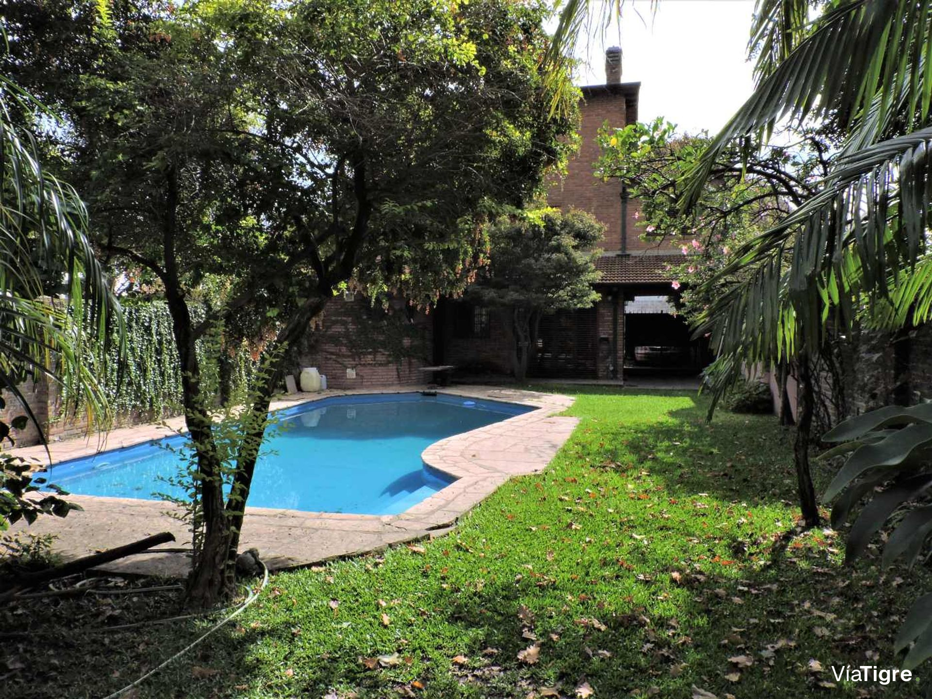 Casa 4 dorm + dep + Playroom+ jardin+ Pileta