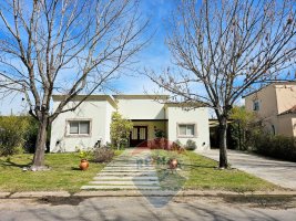 House for Sale, One-Story, San Isidro Labrador, Trade