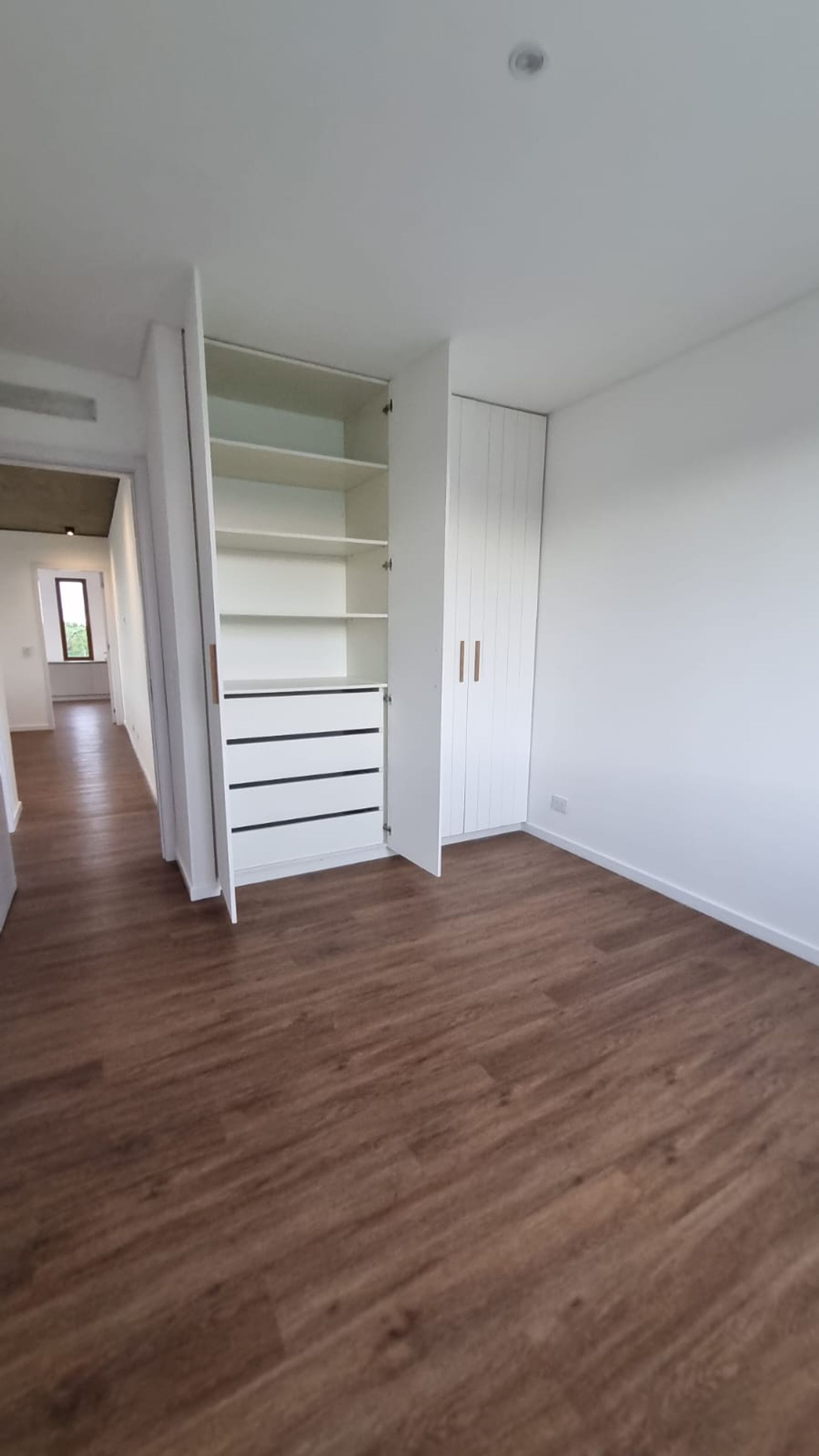 VENTA CASA 5AMB c/DEP LOTE INTERNO CARPINCHOS