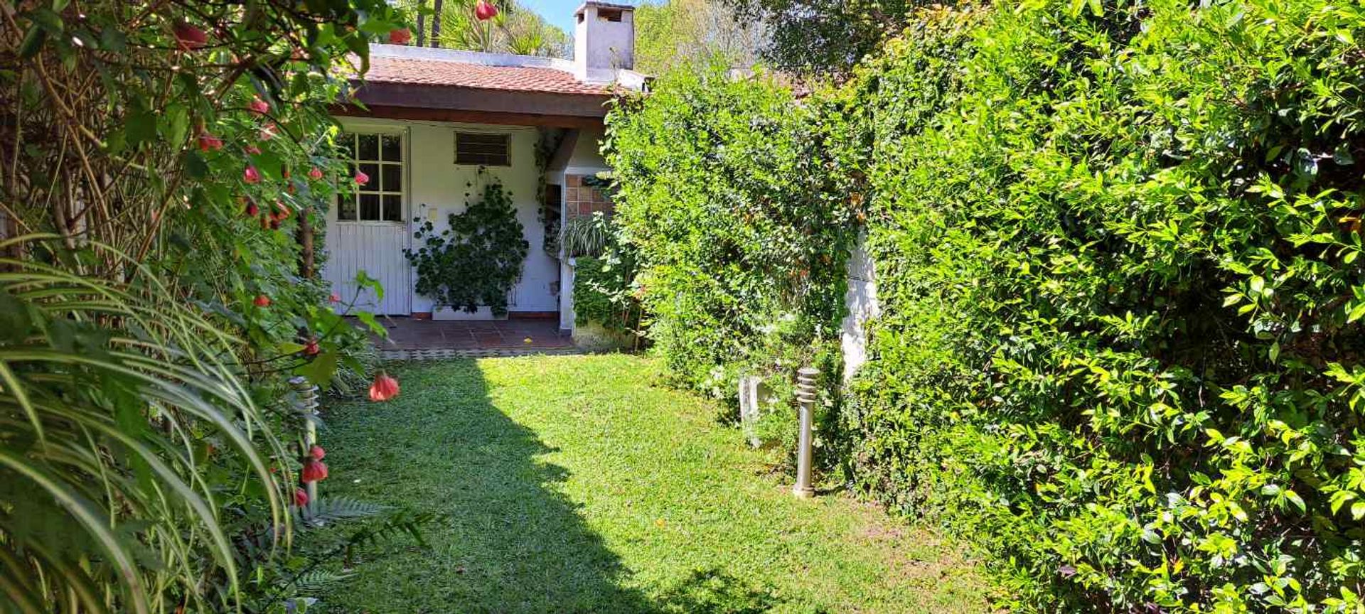 2-bedroom house for sale with garden and desk