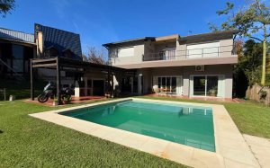 6‑room house for sale by the river, near Boatcenter Tigre