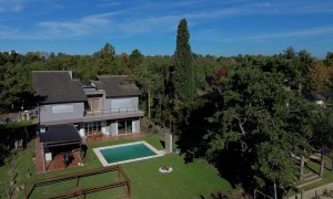 6‑room house for sale by the river, near Boatcenter Tigre