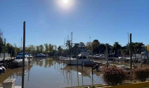 6‑room house for sale by the river, near Boatcenter Tigre