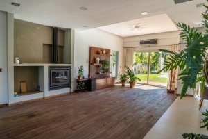 6‑room house for sale by the river, near Boatcenter Tigre