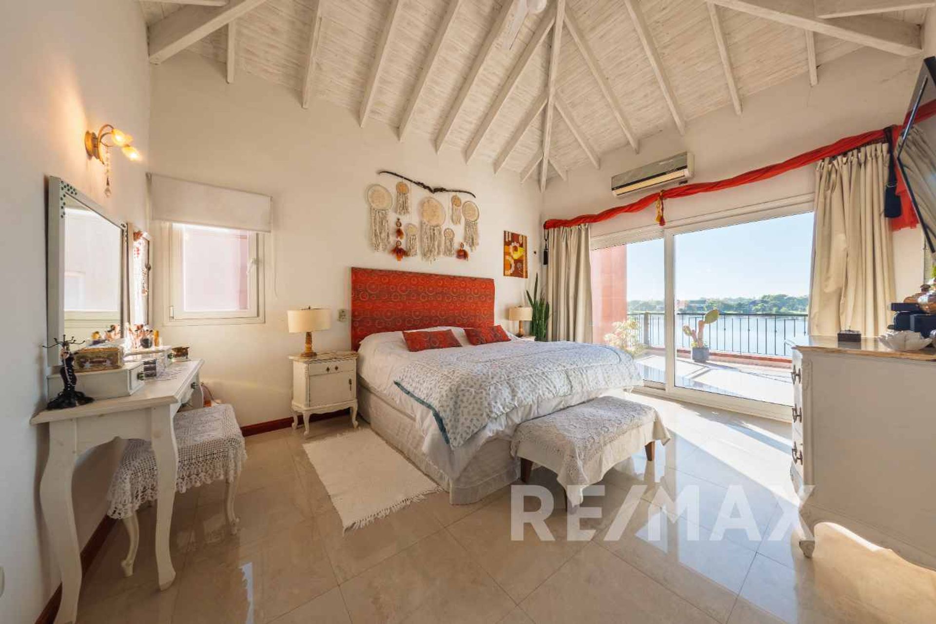 Venta Casa San isidro Labrador a la laguna amarra