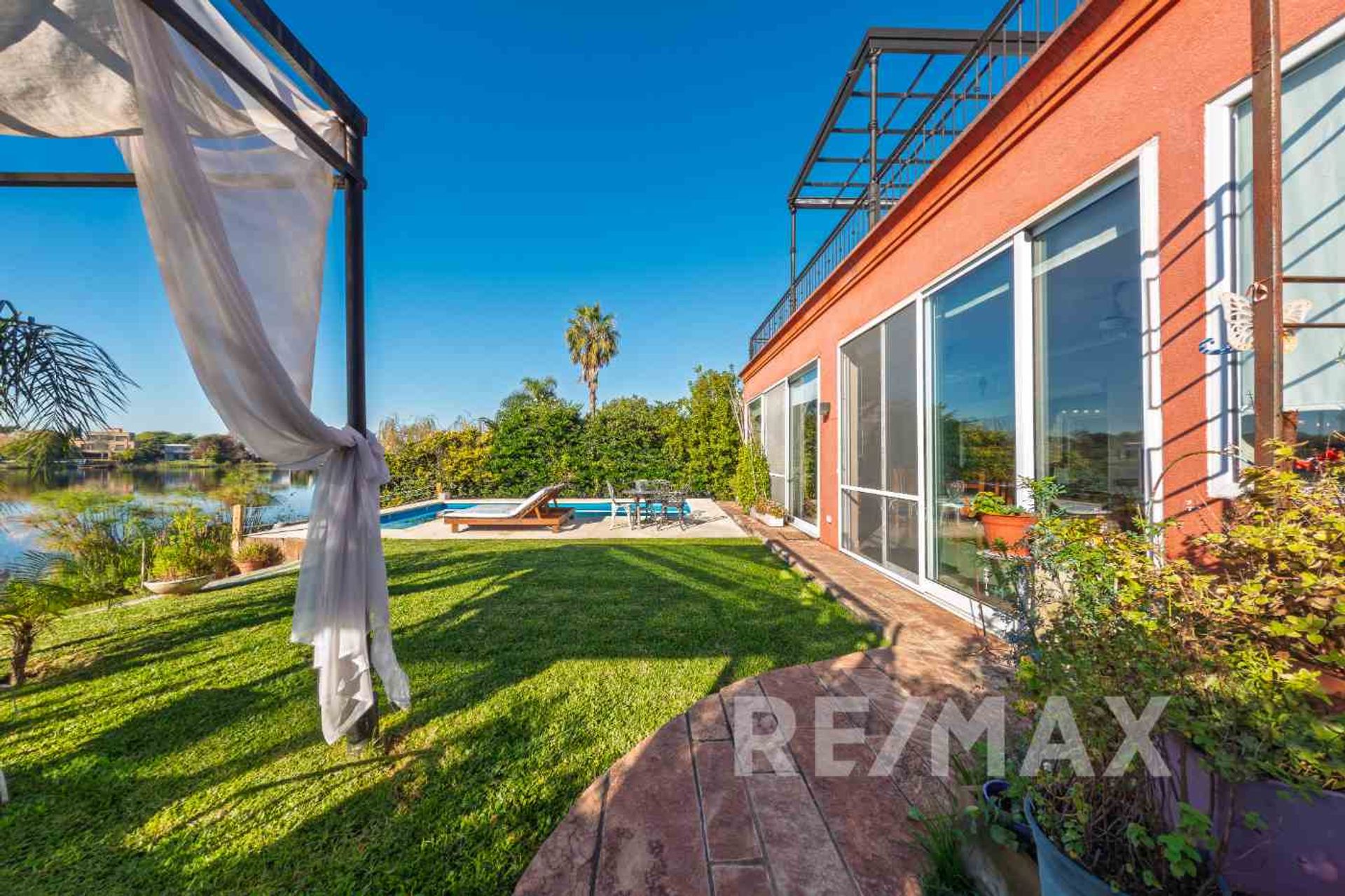 Venta Casa San isidro Labrador a la laguna amarra