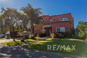 Venta Casa San isidro Labrador a la laguna amarra
