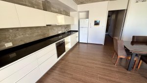 Venta Casa 4 Amb. Con Cochera En Om Punta Chica