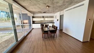Venta Casa 4 Amb. Con Cochera En Om Punta Chica