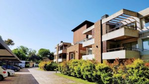 Sale of 3-room property with covered garage and garden, Altos de Benavidez